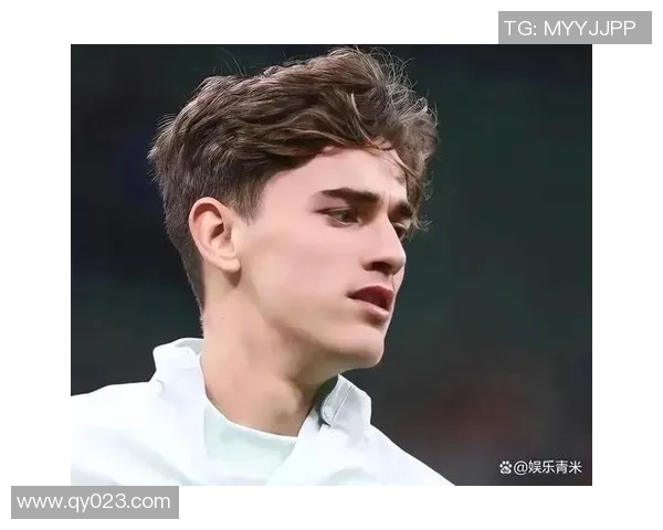 冬季球星足球衣穿搭大赏 时尚与运动完美融合的冬季造型展示