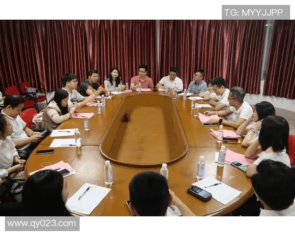 绿茵情深足球巨星与恩师携手共谱荣耀岁月 绿茵情深足球巨星与恩师携手共谱荣耀岁月